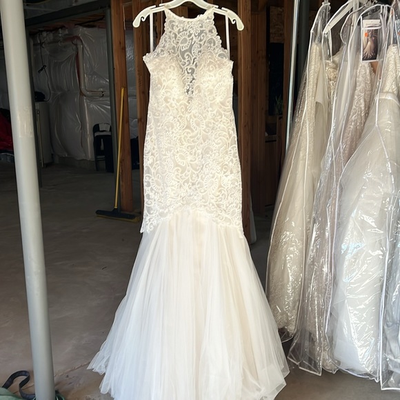 Allure Romance wedding dress - Picture 3 of 8
